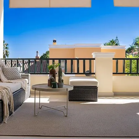בית נופש Luxurious 4br Designer Retreat In מארבלה