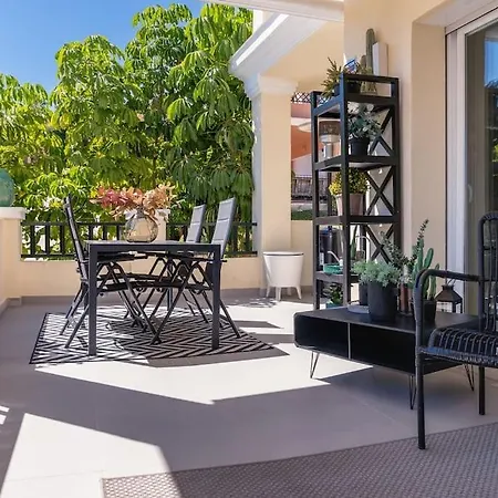 בית נופש Luxurious 4br Designer Retreat In