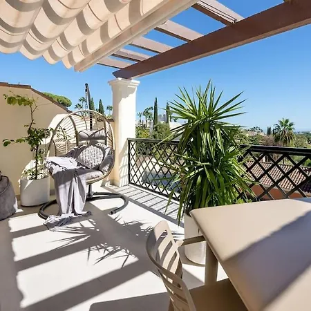 בית נופש Luxurious 4br Designer Retreat In
