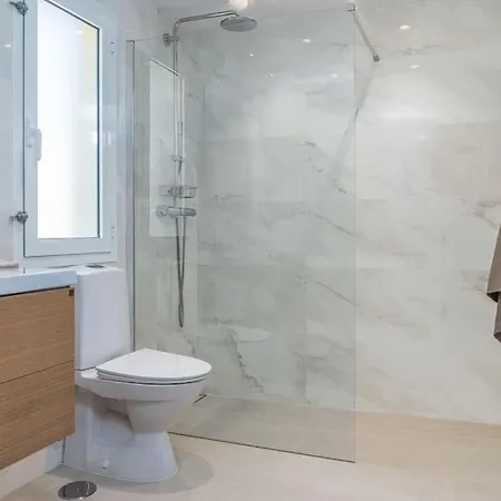 Luxurious 4br Designer Retreat In בית נופש *