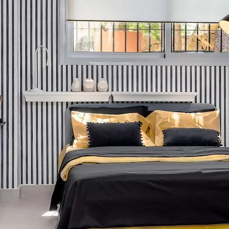 Luxurious 4br Designer Retreat In * מארבלה
