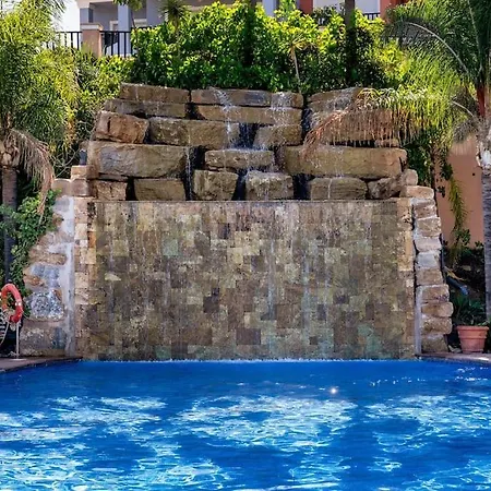 בית נופש Luxurious 4br Designer Retreat In