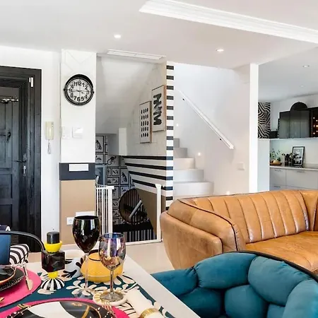 Luxurious 4br Designer Retreat In מארבלה