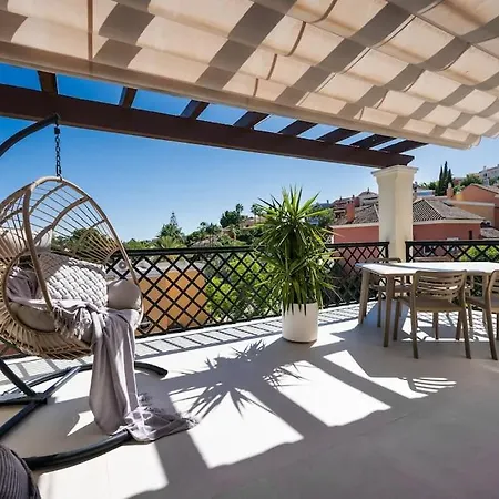 Luxurious 4br Designer Retreat In בית נופש מארבלה