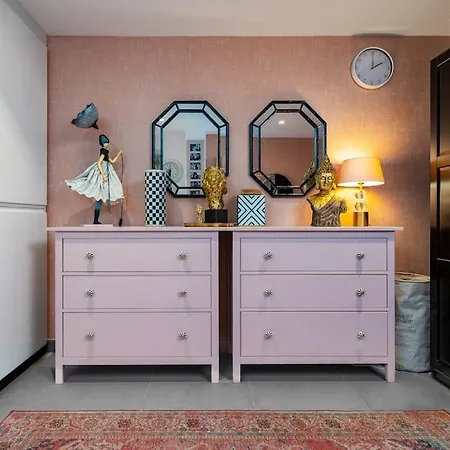 Holiday home Luxurious 4br Designer Retreat In