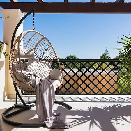 Luxurious 4br Designer Retreat In Marbella