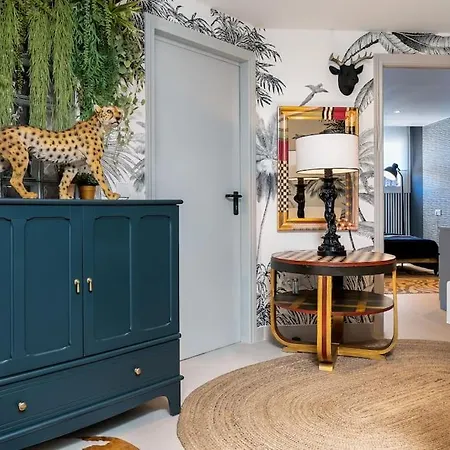 Holiday home Luxurious 4br Designer Retreat In *
